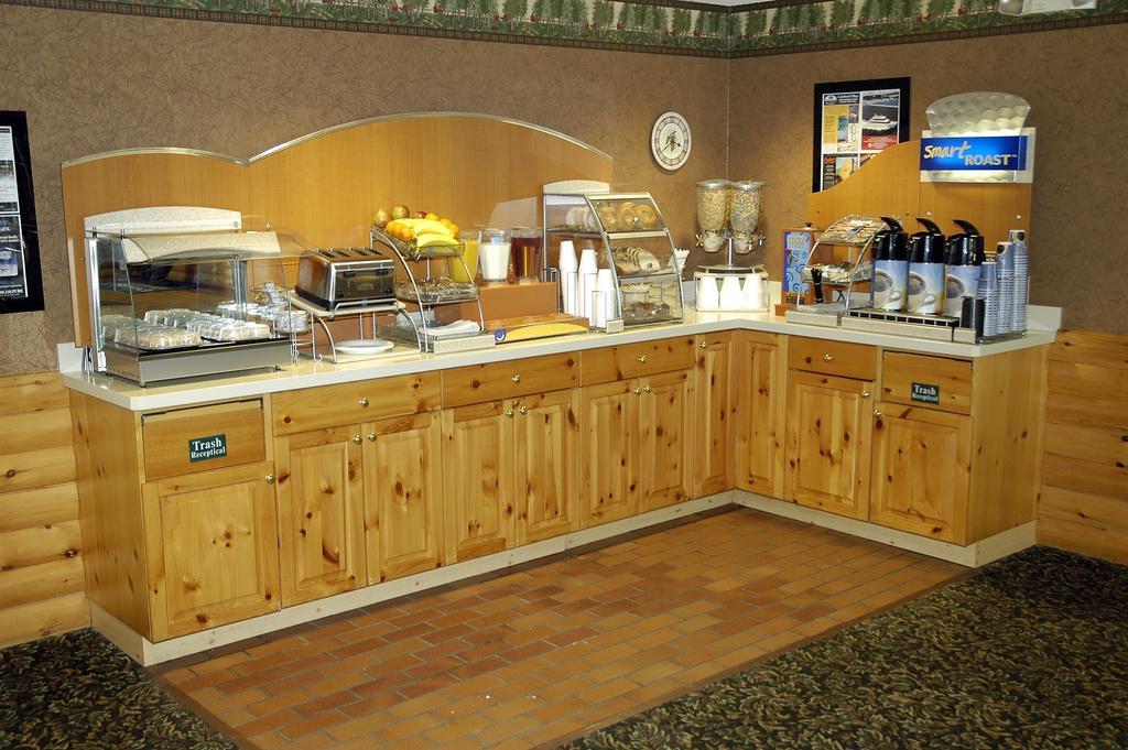 Pellston Lodge Ristorante foto