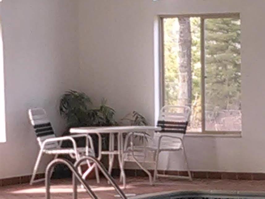 Pellston Lodge Esterno foto